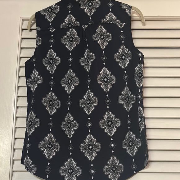 **SOLD** Banana Republic Multicolored Sleeveless Collar Blouse - Picture 3 of 4